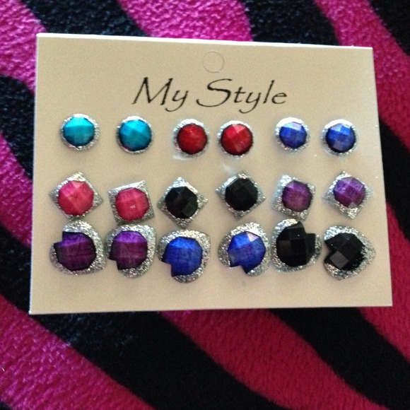 9 earring set 💟