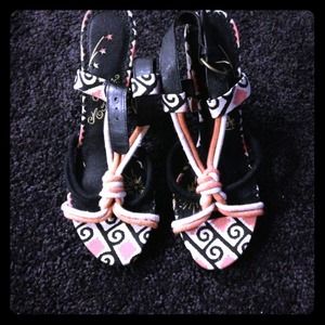 Coral, black & off white must have heels