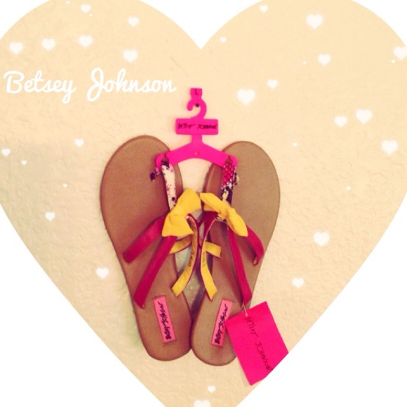 Betsey Johnson Shoes - 🎀REDUCED🎀Betsey Johnson Bow Sandals