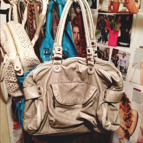 Cute grey bag.