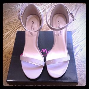 *Reserved for @xosam*  Anne Michelle simple strap