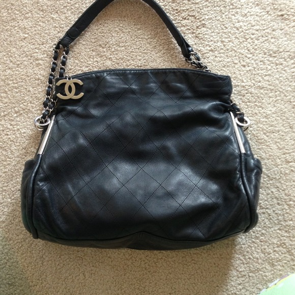 CHANEL lamb skin bag. 100% authentic.