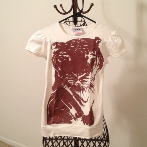 ❌SOLD❌Girl's t-shirt with shimmery tiger