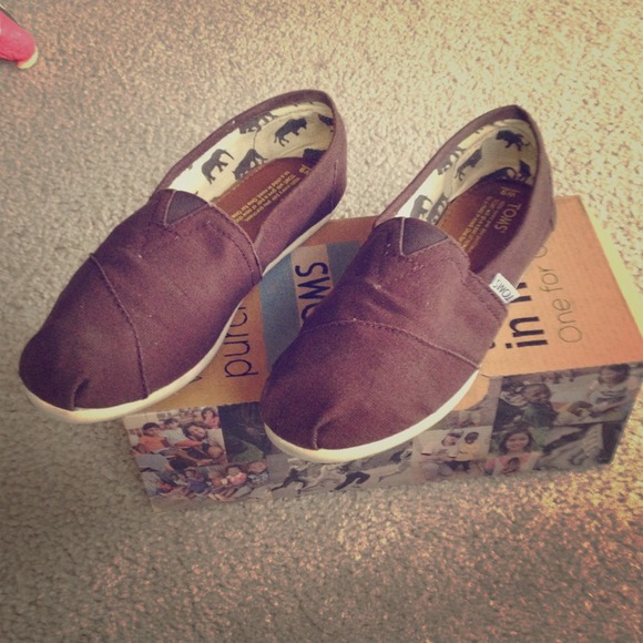 TOMS Shoes - TOMS