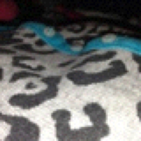 P.S. Aeropostale long sleeve cheetah print top.✊ - Picture 2 of 3