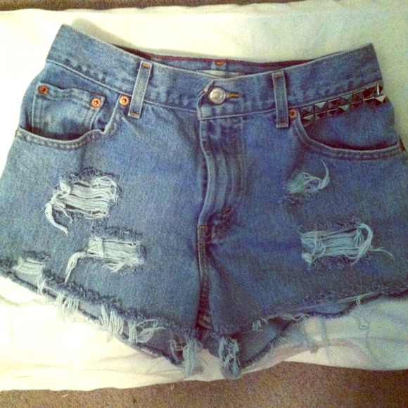 LEVI'S High Waisted Destroyed Studded Shorts