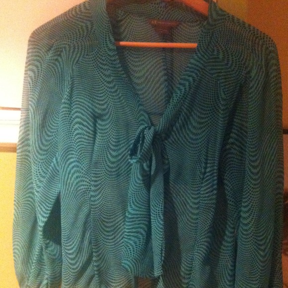 🌺sold in bundle🌺100% silk blouse with the bow