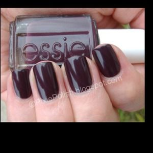 Essie Carry On Nailpolish!💕