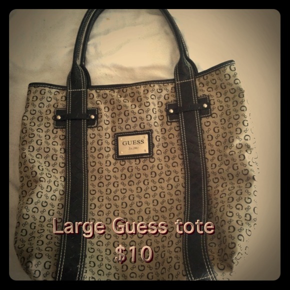 🚫Bundle🚫Large Guess tote and tank top