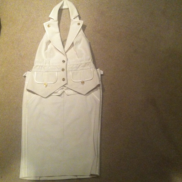 🔴Sold in bundle 🌺tuxedo style suit by Marciano