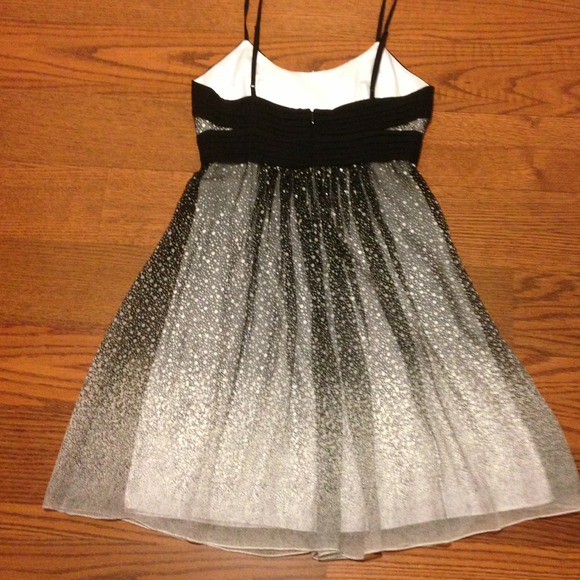 Cute BCBG cocktail dress - Picture 2 of 2