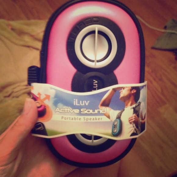 NWT ILuv portable speakers