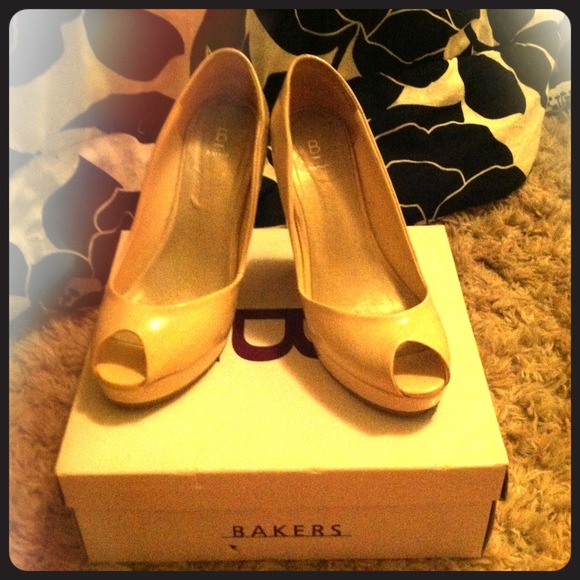 Nude wedges-----✳SOLD✳