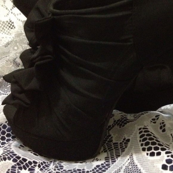 Beautiful Shoes - Picture 2 of 3