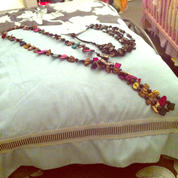 2 Neckaces for a price of 1 - Picture 1 of 2