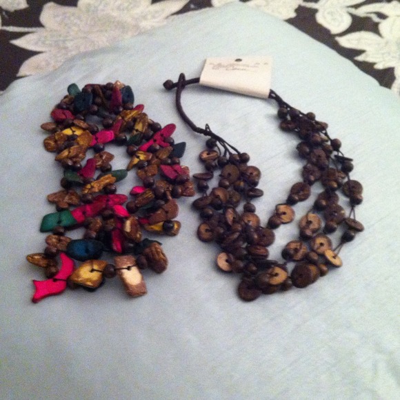 2 Neckaces for a price of 1 - Picture 2 of 2