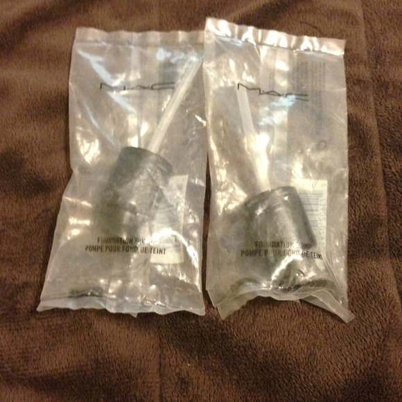 Sold!!2 brand new MAC foundation pumps