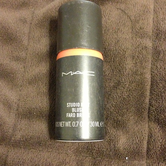 Sold MAC discontinued Studio Mist Blush