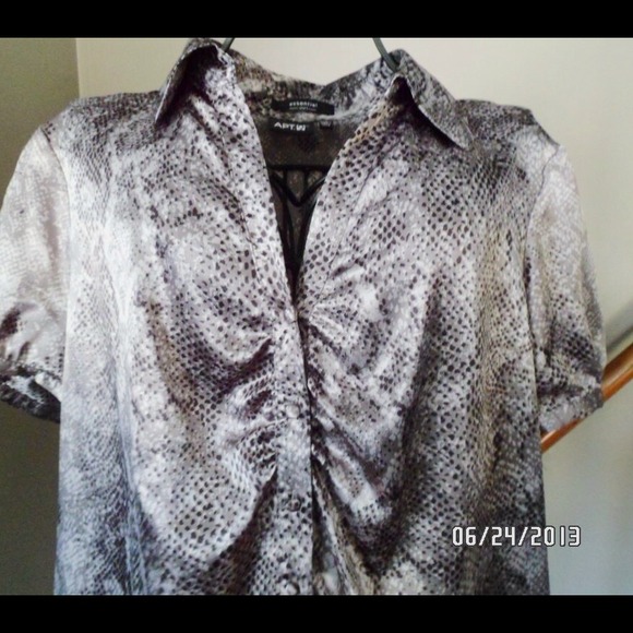 Short sleeve blouse