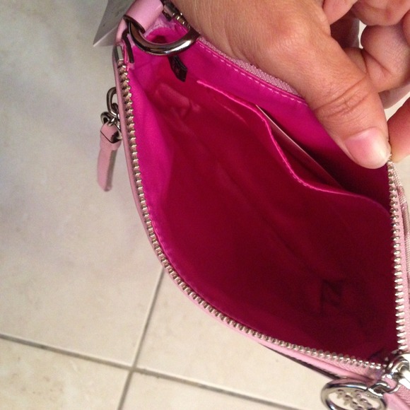 !!SOLD!! Coach Poppy Signature Cross Body Bag NWT - Picture 3 of 4