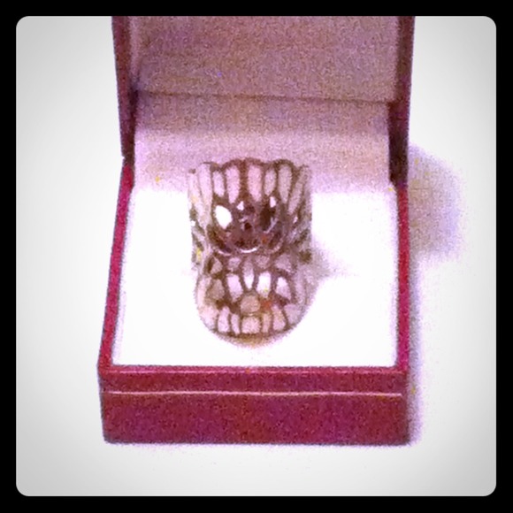 Gold and white edgy ring - Picture 1 of 2