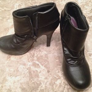 ❌SOLD IN BUNDLE❌Steve Madden black ankle booties