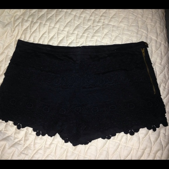 Black lace shorts! - Picture 1 of 2