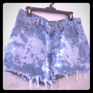✅REDUCED✅ High-waisted distressed shorts 🎀