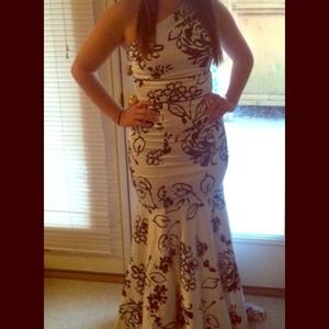 Black/white floral mermaid dress!