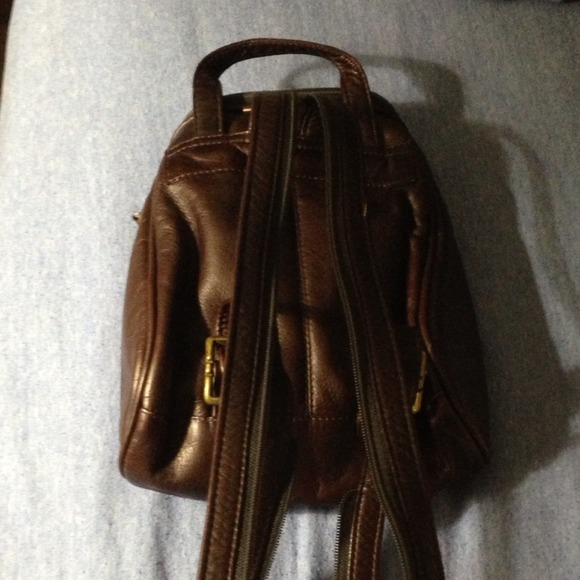 ⛔SOLD⛔LEATHER SLING BACKPACK - Picture 2 of 4