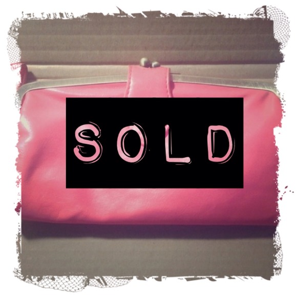 Super cute peach/coral pink clutch!