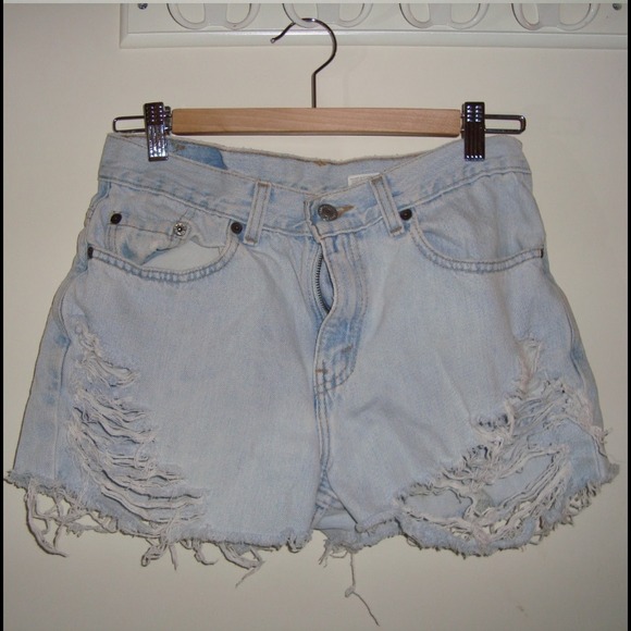 🔸BUNDLED🔸LEVI'S high-waisted distressed Shorts