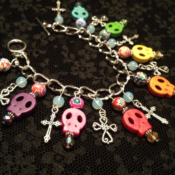 ❌SOLD/BUNDLED❌"Day of the Dead" Skull Bracelet