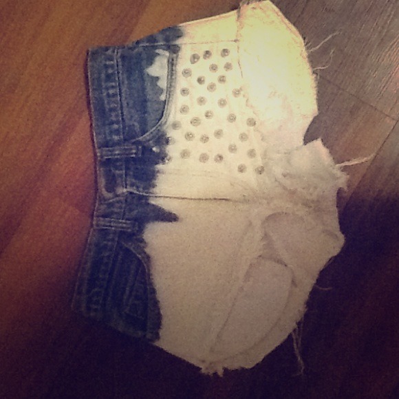 High waisted VINTAGE bleached studded Levi shorts