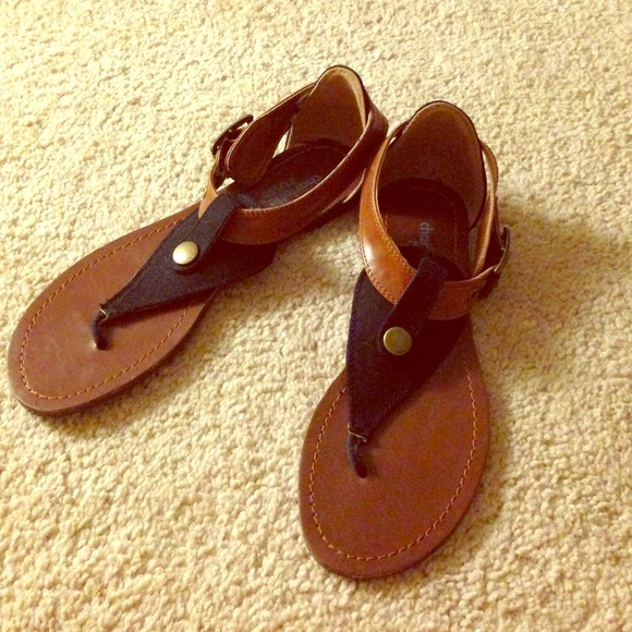 BUNDLED Black and brown sandals