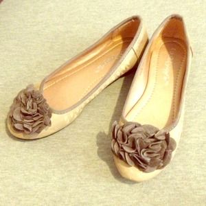 SOLDLeather Champaign/Purple Flower Raindrop Flats