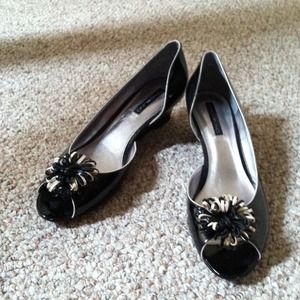 Bandolino size 10 peep toe pom pom wedge