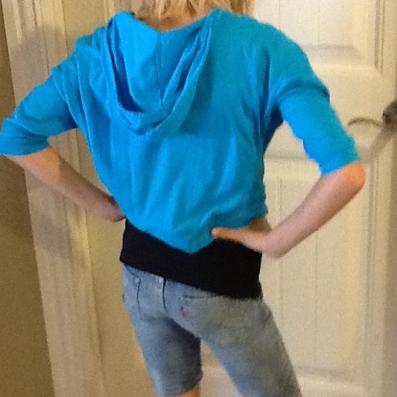 Blue smile crop top - Picture 2 of 3