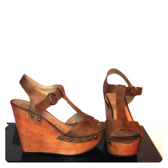 Faux suede brown wedge sandals