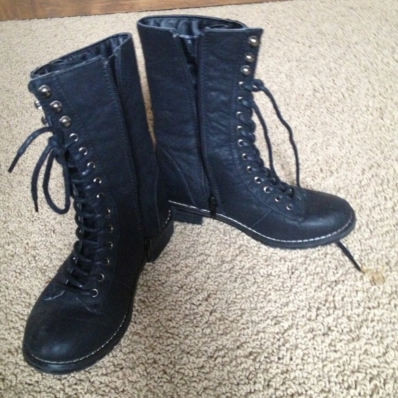Cathy Jean Shoes - Black combat boots