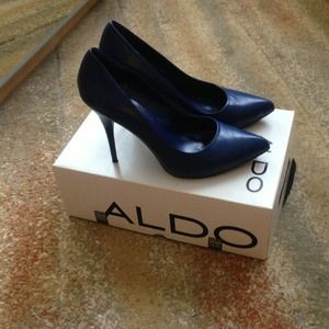 ❌Sold❌🌟Aldo Quinones Heels in Cobalt Blue🌟