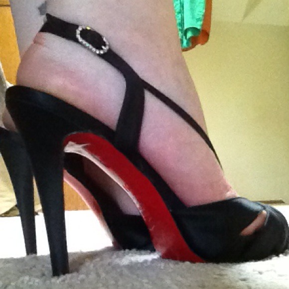 Additional pictures of Christian Louboutin heels. - Picture 2 of 4