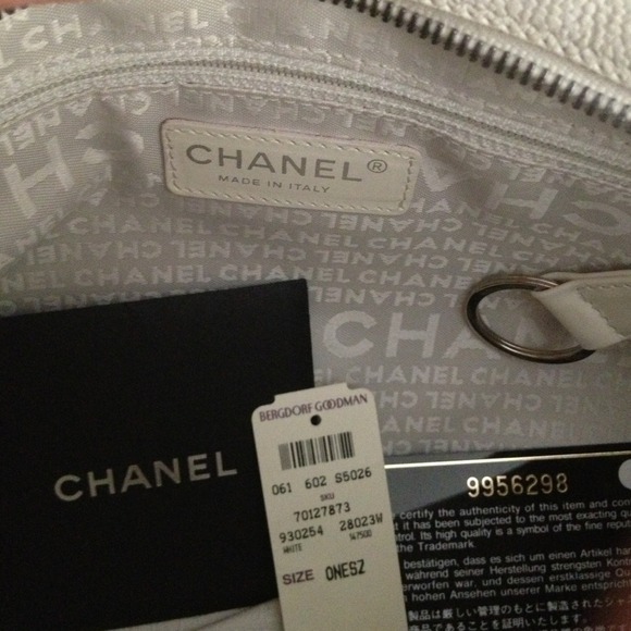 ❌SOLD❌ Chanel Quilted Satchel in White - Picture 4 of 4
