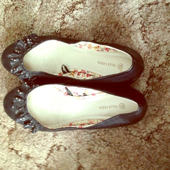 Cute black flats
