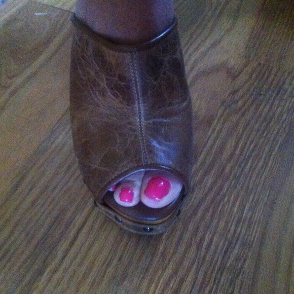 Size 8 wood and leather clogs