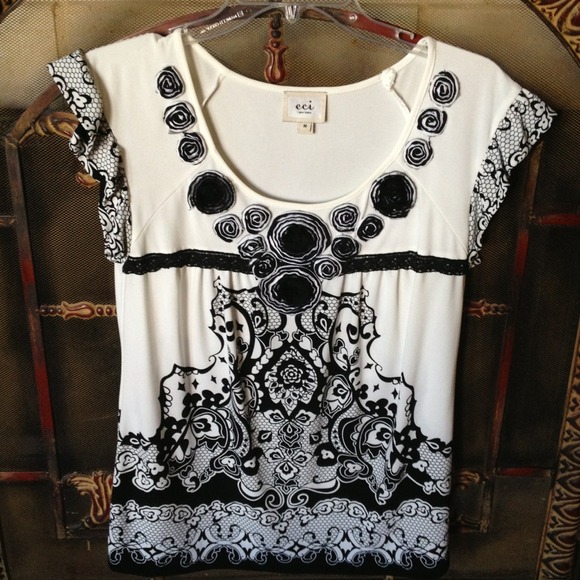 💢REDUCED💢eci New York top from Dillard's