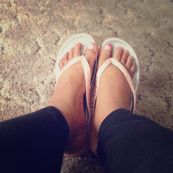 💢BUNDLED💢 SOLD💢Great comfy gelled bottom sandal