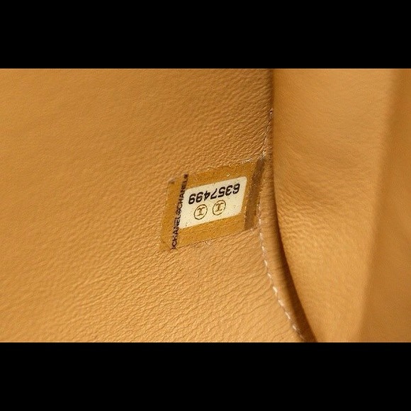 Authentic vintage Chanel or ur money back - Picture 2 of 3