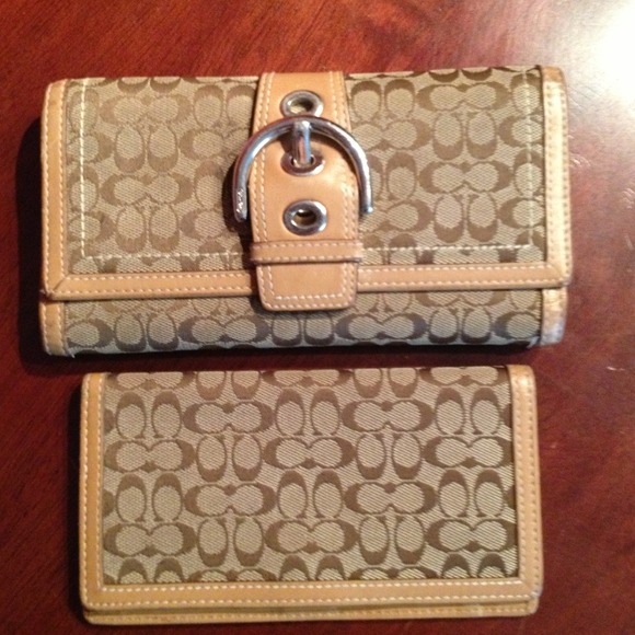 REDUCED AUTHENTIC COACH WALLET £ BONUS CHECKBOOK! - Picture 4 of 4