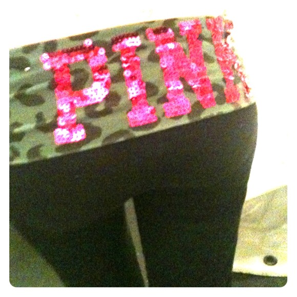 SOLD!!!! VS Capri yoga pants